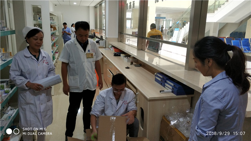 中秋国庆节前，吕海林副院长带队对各临床科室进行相关检查